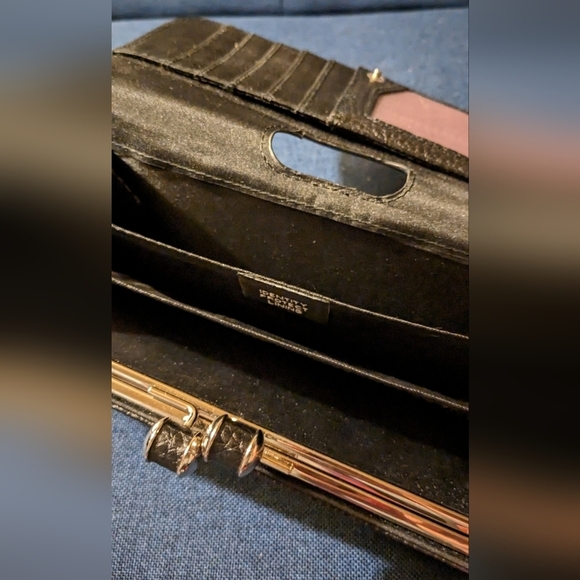 Tahari Black Kiss Lock Wallet Clutch Organizer RFID Protection - Picture 3 of 7